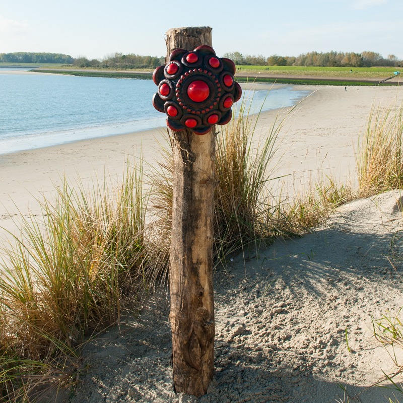 Zeeuwse knop beton hangknop Ø 30cm zwart | rood