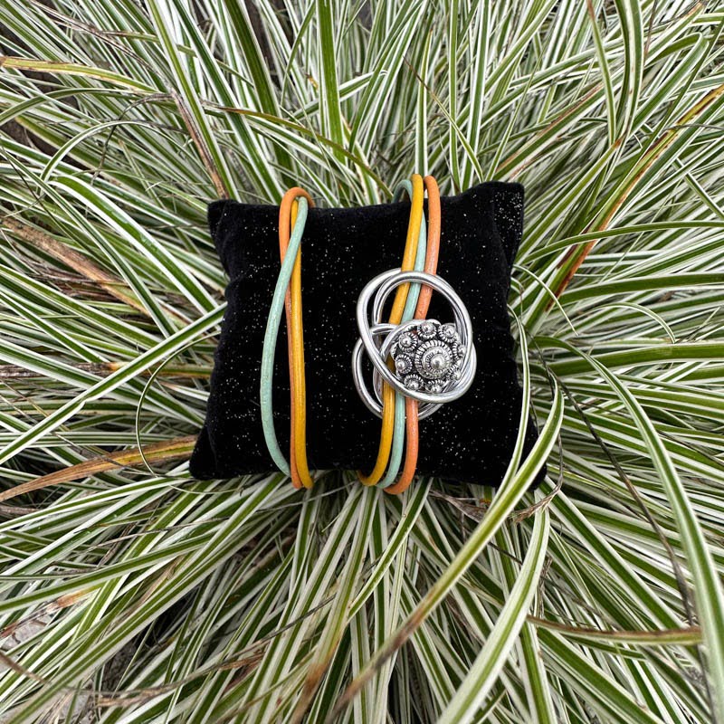 Zeeuwse knop armband leer | oker