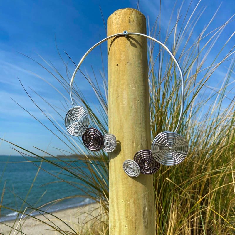 Wire ketting ontwerp gedraaide knop