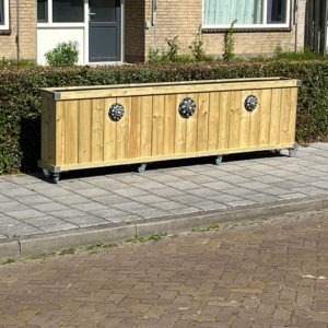 Zeeuwse knop houten bloembak.