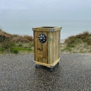 Zeeuwse knop houten bloembak.
