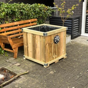 Zeeuwse knop houten bloembak.