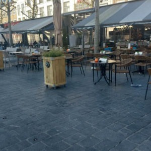 Zeeuwse knop houten bloembak.