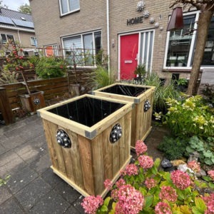 Zeeuwse knop houten bloembak.