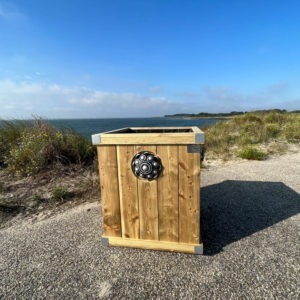 Zeeuwse knop houten bloembak.
