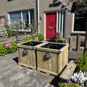 Zeeuwse knop houten bloembak.