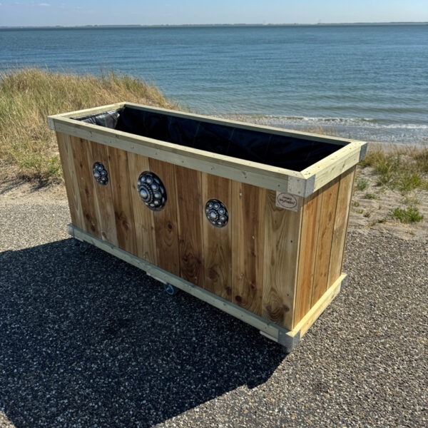 Zeeuwse knop houten bloembak.