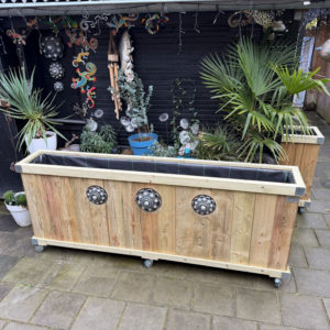 Zeeuwse knop houten bloembak.